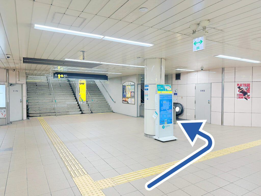 東梅田駅南改札のエスカレーター