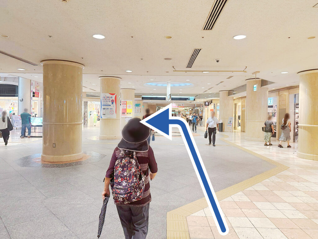 大阪駅前第2ビル手前のT字路