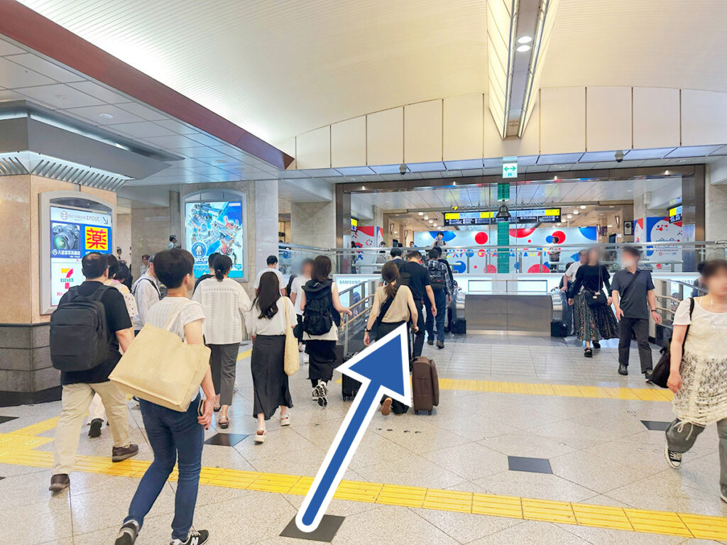 JR大阪駅からのエスカレーター下り